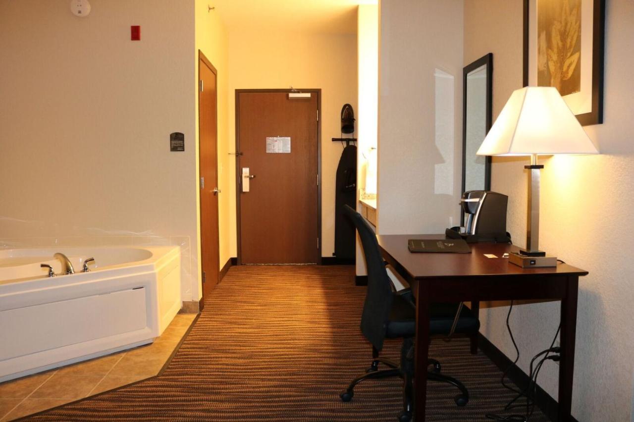 Cobblestone Inn & Suites Maryville Экстерьер фото